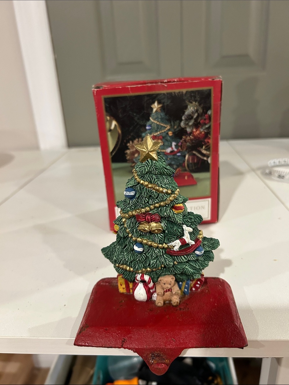 Windsor Vintage Christmas Tree Stocking Hanger with Red Base and Gold Accents